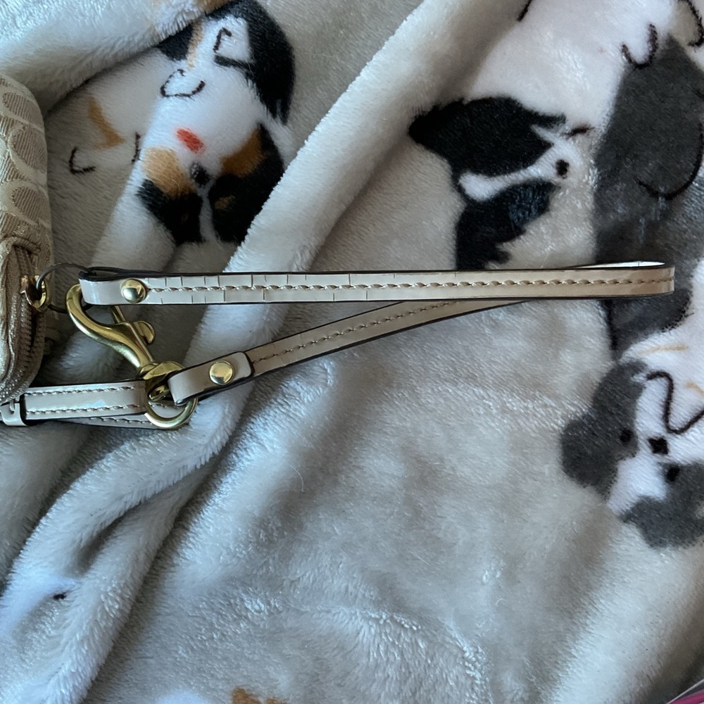 COACH wristlet EUC 2 zip pockets zippers work great cute for night out. $12 - Picture 11 of 11